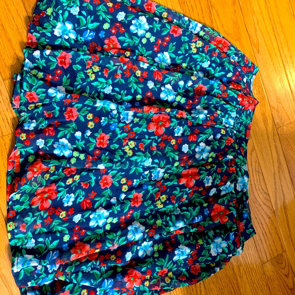 Hollister floral skirt NWT size small y2k beach California 2000’s Hawaiian